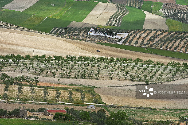 乡村风光，中央墓地，西班牙安达卢西亚格拉纳达省图片素材