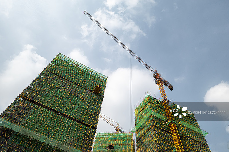 中国杭州建筑工地的起重机图片素材