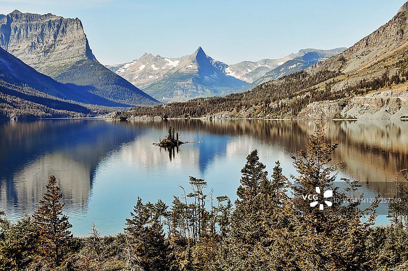 美国蒙大拿州冰川国家公园圣玛丽湖和野鹅岛图片素材