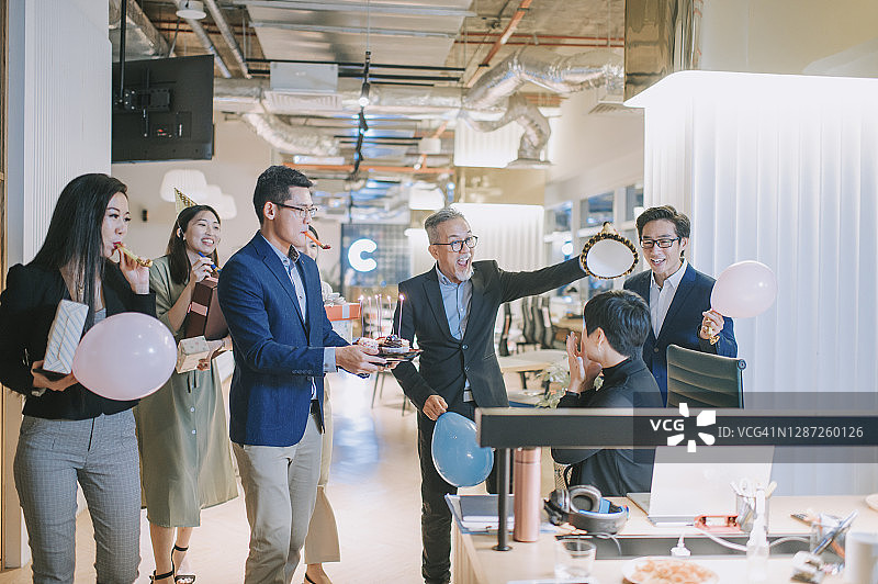 办公室生日派对庆祝图片素材
