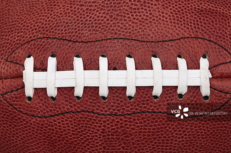 美式橄榄球特写：球上的鞋带图片素材