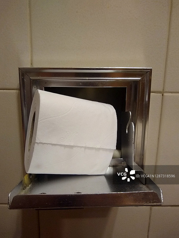 浴室里的卫生纸图片素材