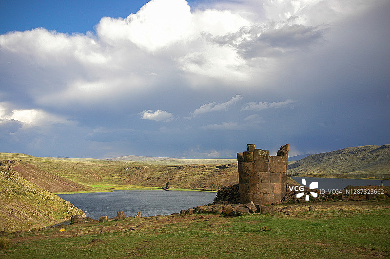 秘鲁锡卢斯塔尼考古遗址的古代丘尔帕墓葬图片素材