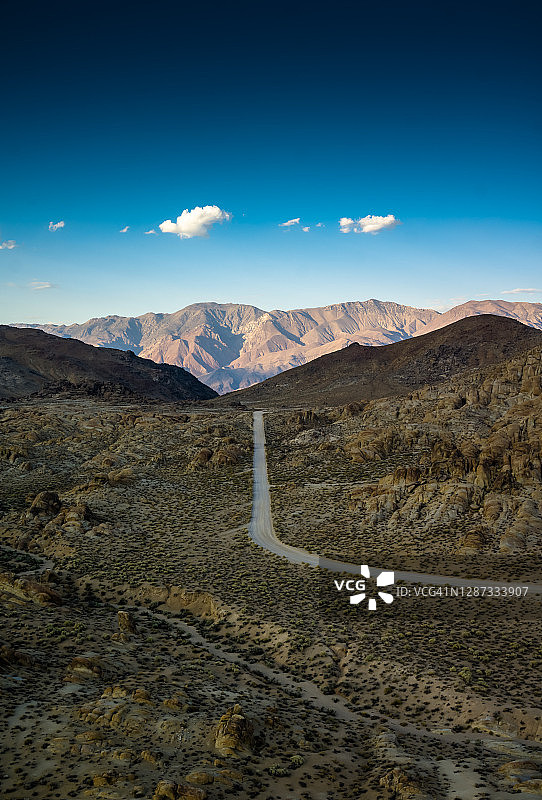 竖版阿拉巴马山丘土路全景图片素材
