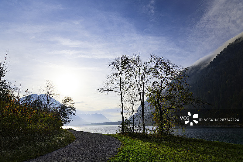 秋日西尔文施泰因湖图片素材
