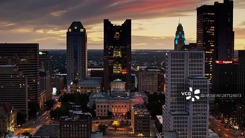 哥伦布市中心俄亥俄州议会大厦暮光景色图片素材