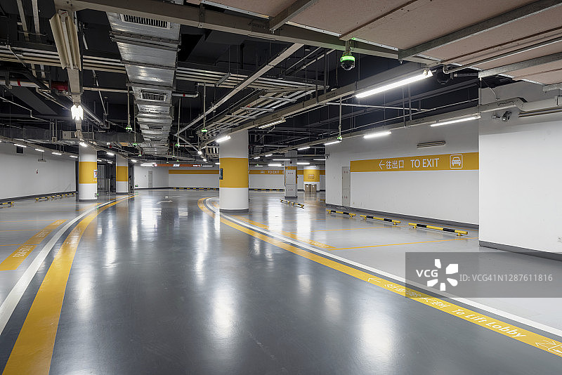 地下停车场的道路图片素材