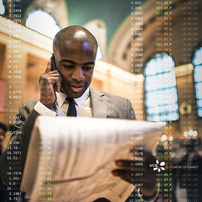 男人在证券交易所工作图片素材