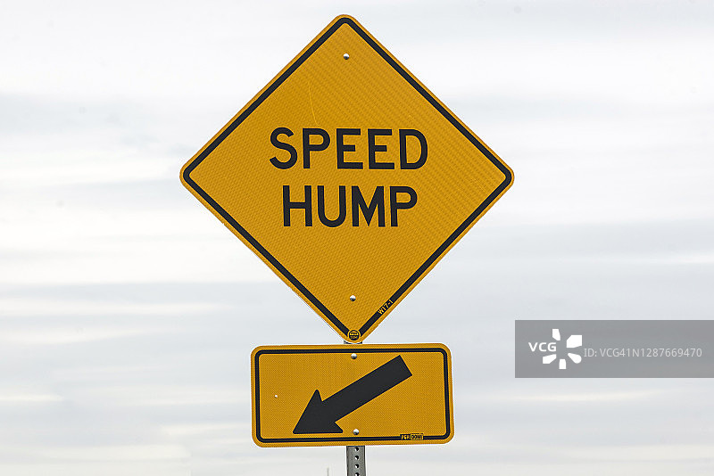 减速带标志（北美道路标志）图片素材