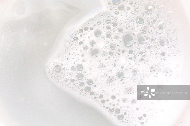 水中的洗碗皂泡图片素材