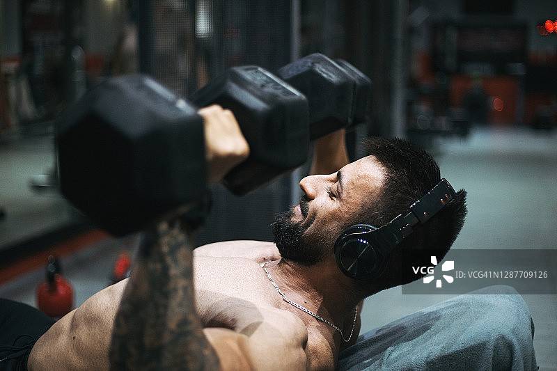 强壮的男人图片素材