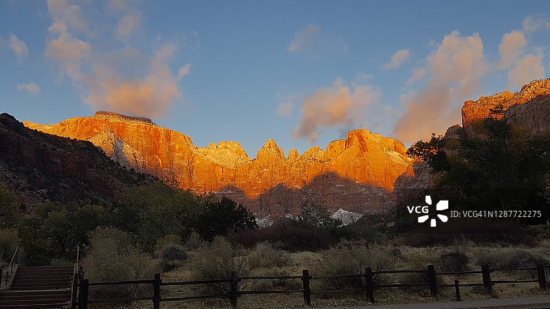 锡安西庙日出图片素材