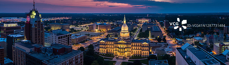 密歇根州兰辛市黄昏全景航拍图片素材