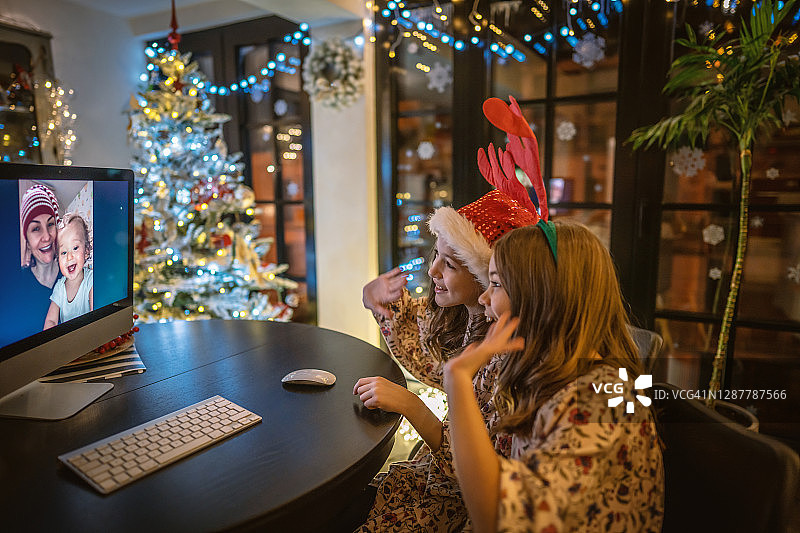 圣诞夜视频聊天图片素材