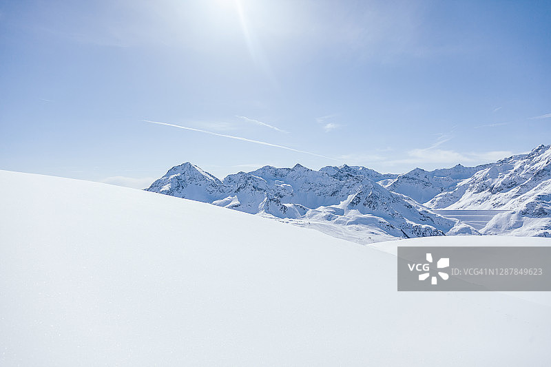 奥地利蒂罗尔州库泰冬季雪山全景图片素材