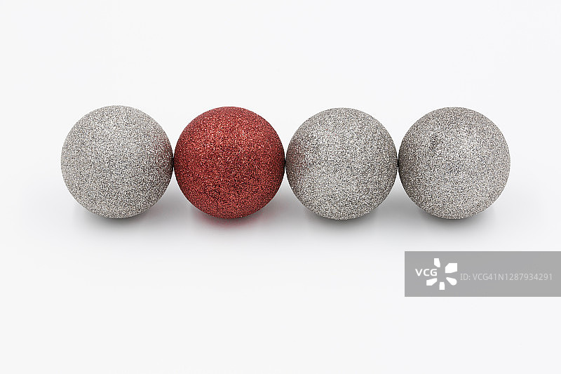 白色背景上的四个大理石图片素材