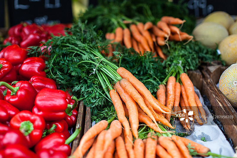 农贸市场蔬菜摊位特写图片素材