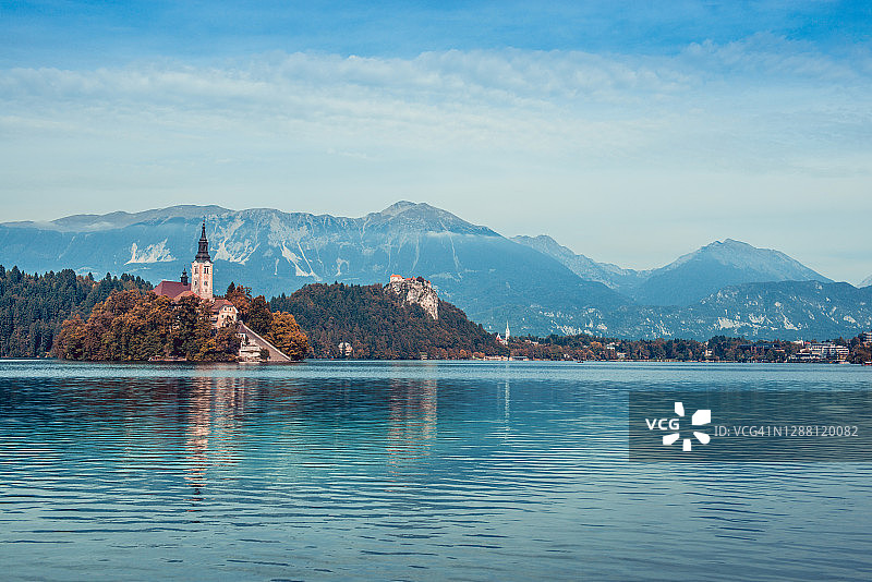 斯洛文尼亚旅游景点：美丽的布莱德湖与岛屿图片素材