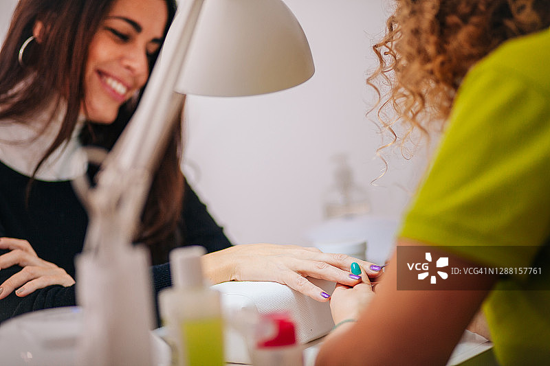 修指甲的治疗图片素材