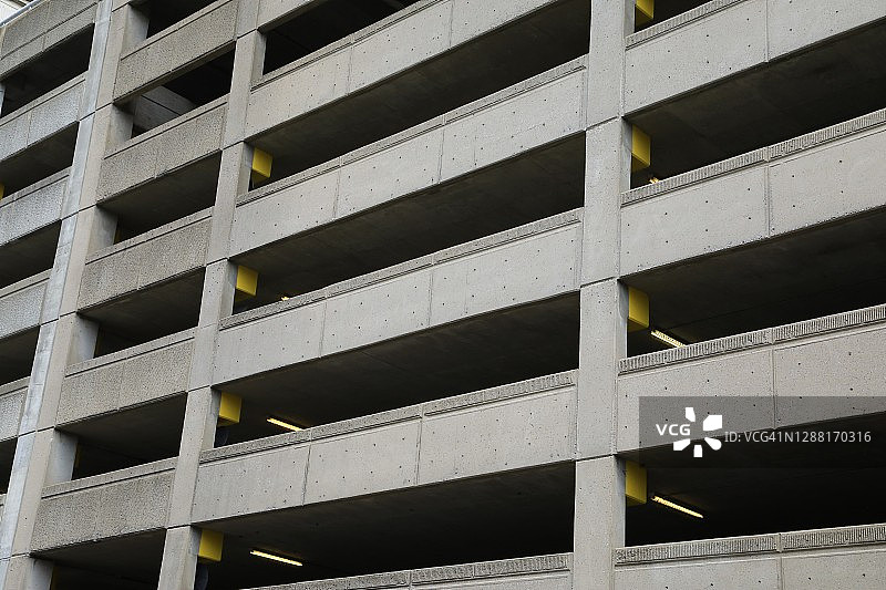 多层停车库的侧视图图片素材