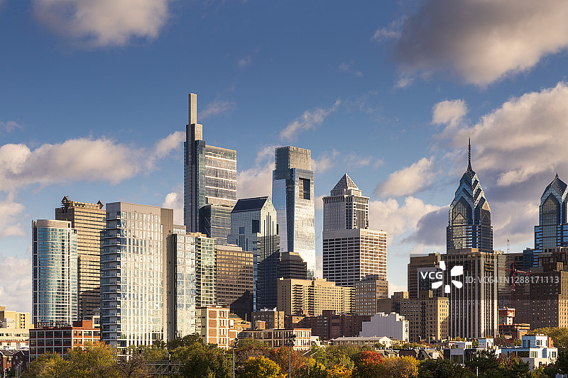 多云的费城天际线图片素材