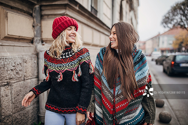 街头的时尚女性图片素材