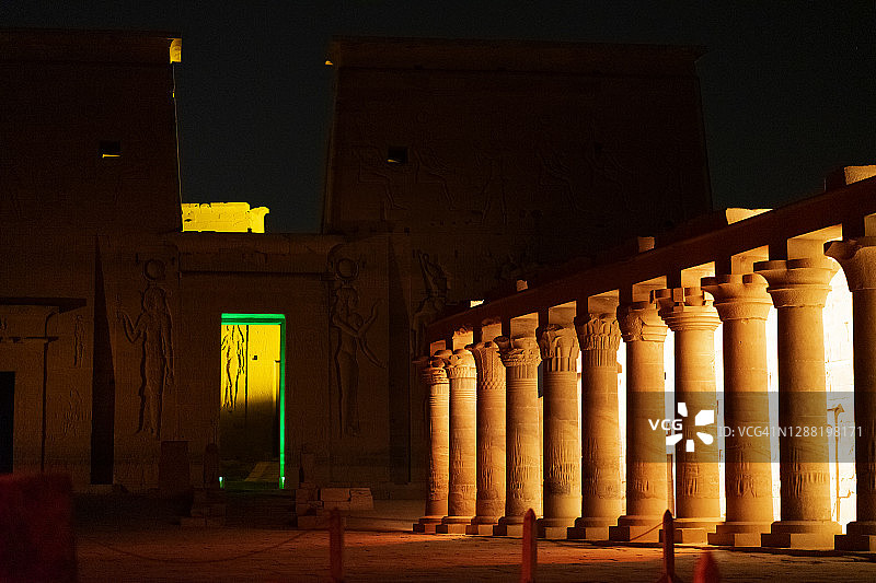 埃及阿吉勒基亚岛菲莱神庙灯光秀图片素材