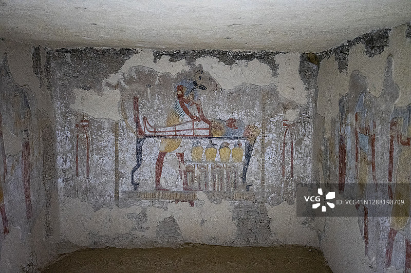 埃及卢克索帝王谷陵墓中的荷鲁斯、奥西里斯、阿努比斯石雕遗址图片素材