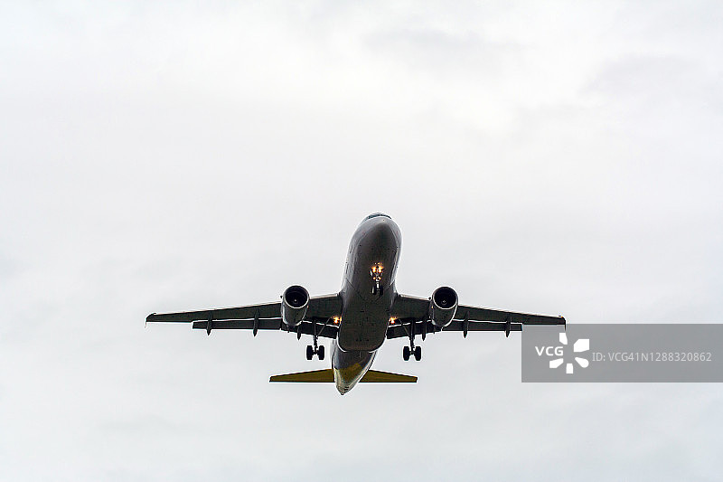 飞机最后进近图片素材