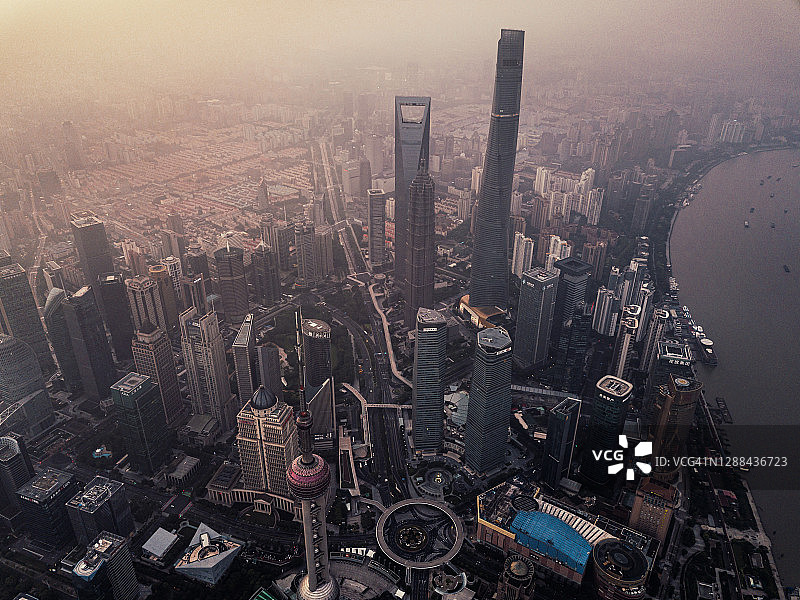 日出时分的上海天际线顶部视图图片素材