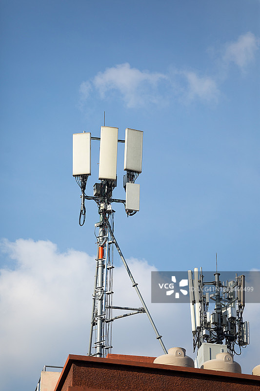 带有4G和5G天线的小型桅杆图片素材