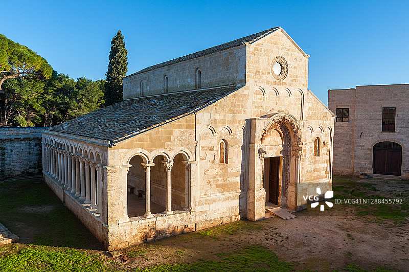 意大利普利亚莱切省切拉泰圣母玛利亚修道院图片素材