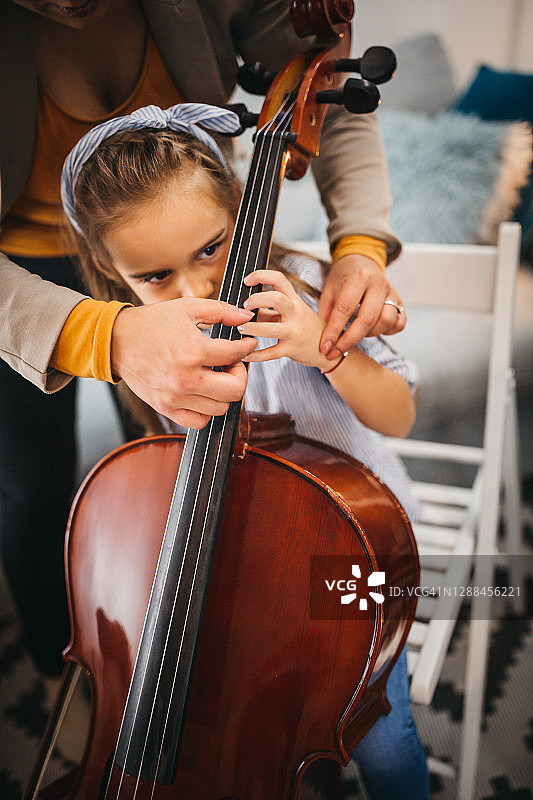 大提琴老师和学生图片素材
