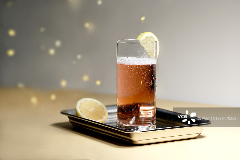 柠檬角粉色水果气泡饮品图片素材