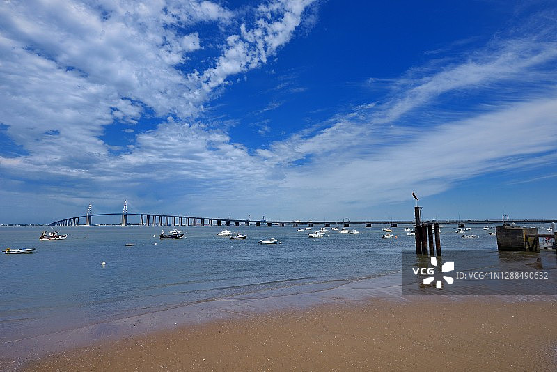 圣纳泽尔大桥图片素材