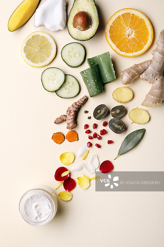 含有天然成分的保湿霜图片素材