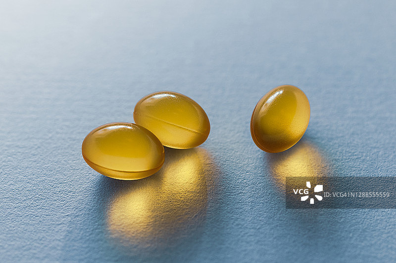 透明黄色液体胶囊图片素材