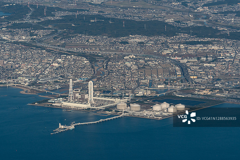 飞机航拍日本三重县川越镇和四日市图片素材