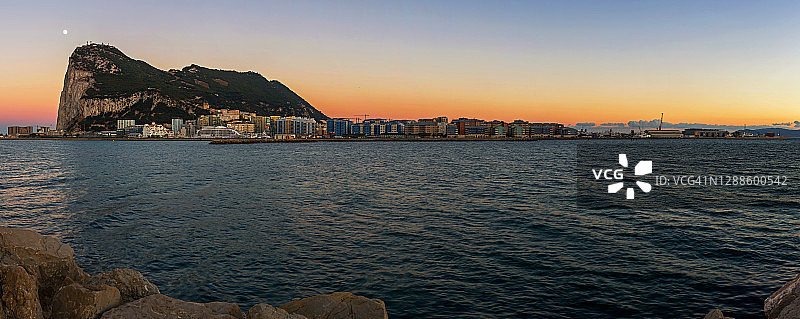 日落时分的直布罗陀全景图片素材