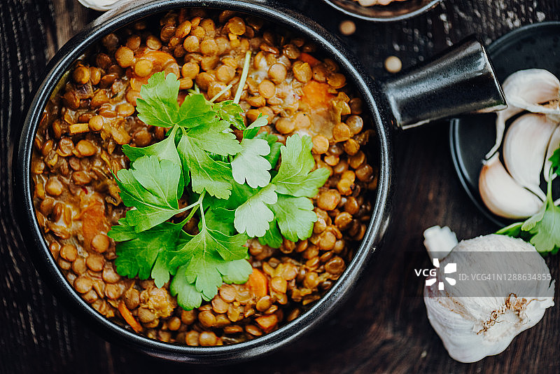传统印度红扁豆咖喱图片素材