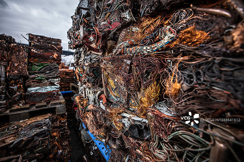 回收利用的铜块特写图片素材