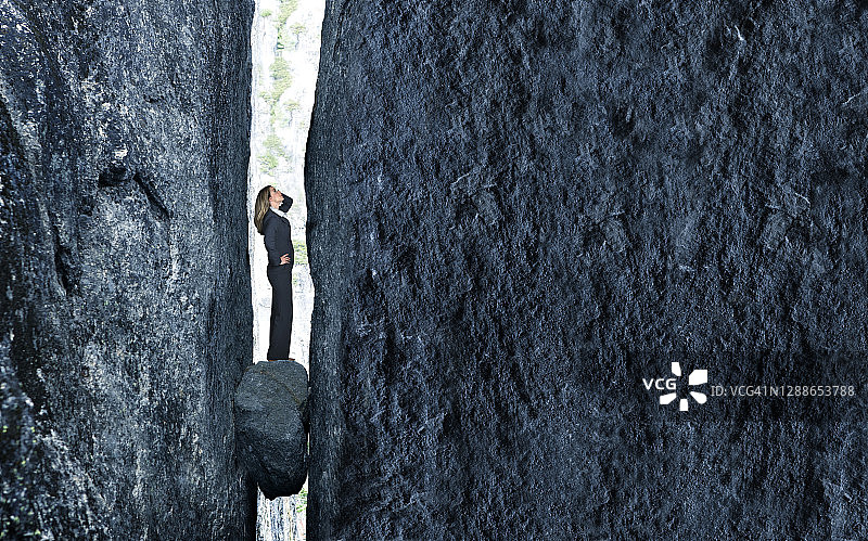 进退两难图片素材