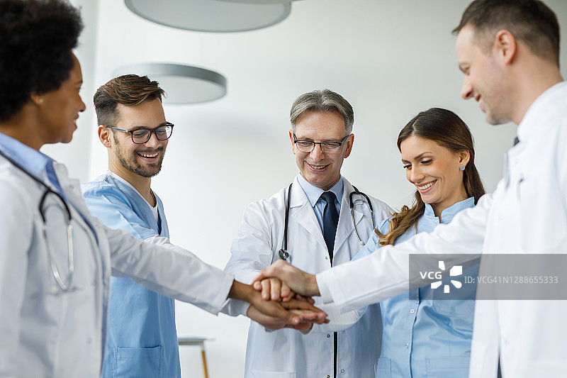 共同努力照顾病人图片素材