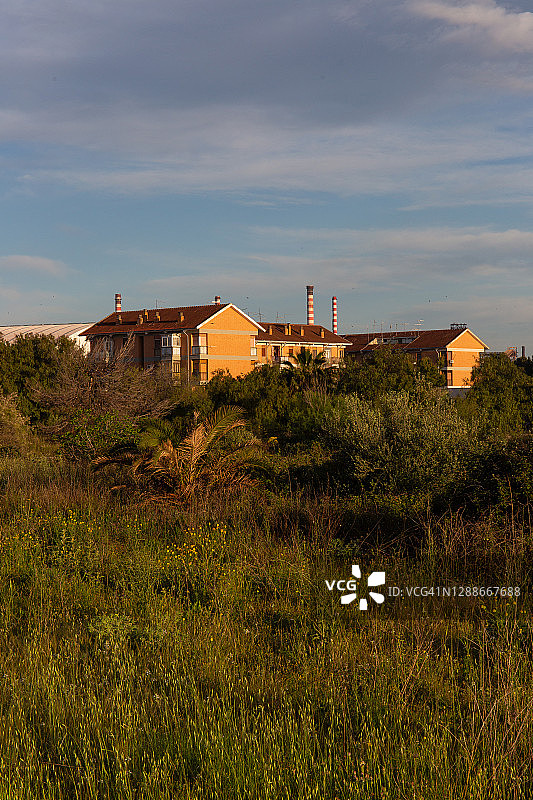 塔兰托的坦布里区靠近安赛乐米塔尔钢铁厂（原伊尔瓦）图片素材