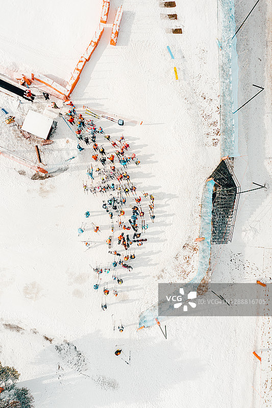 滑雪者航拍图片素材