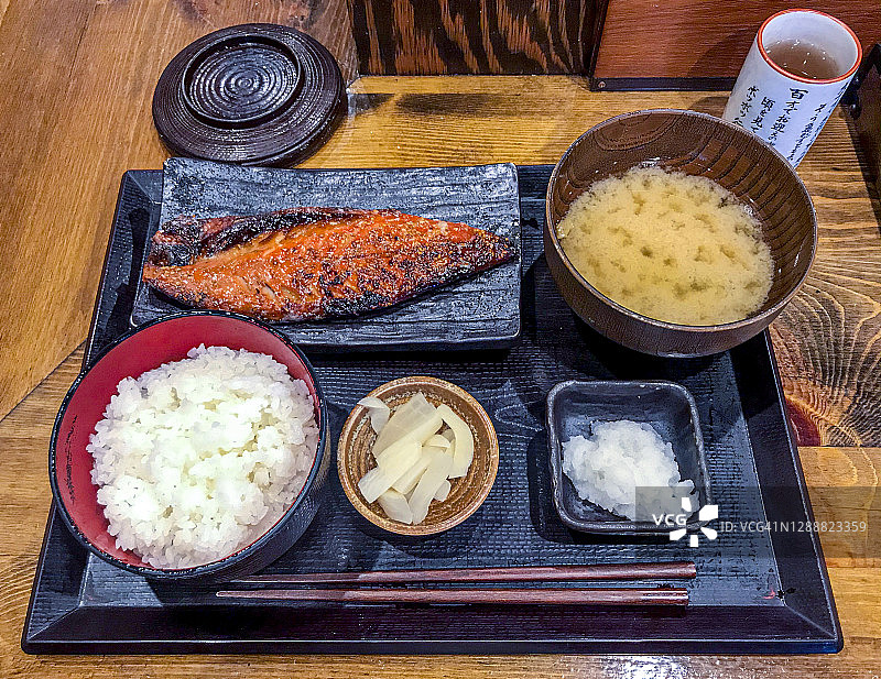 烤鲭鱼定食图片素材