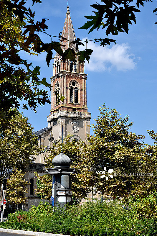 卡斯特尔的圣让-圣路易教堂，建于19世纪末图片素材