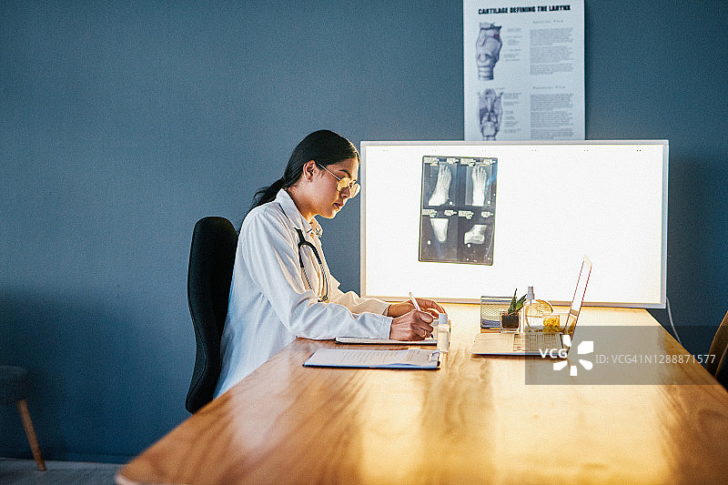 坚定不移的奉献精神带来巨大改变图片素材
