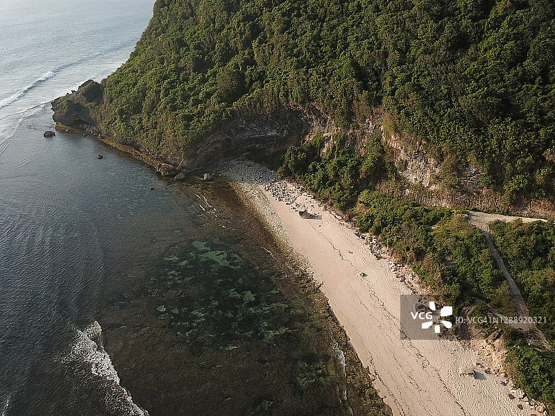 巴厘岛娘娘海滩的壮丽航拍景色图片素材