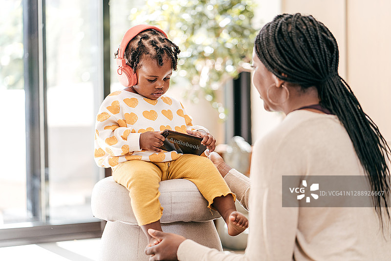 有趣的儿童有声读物图片素材